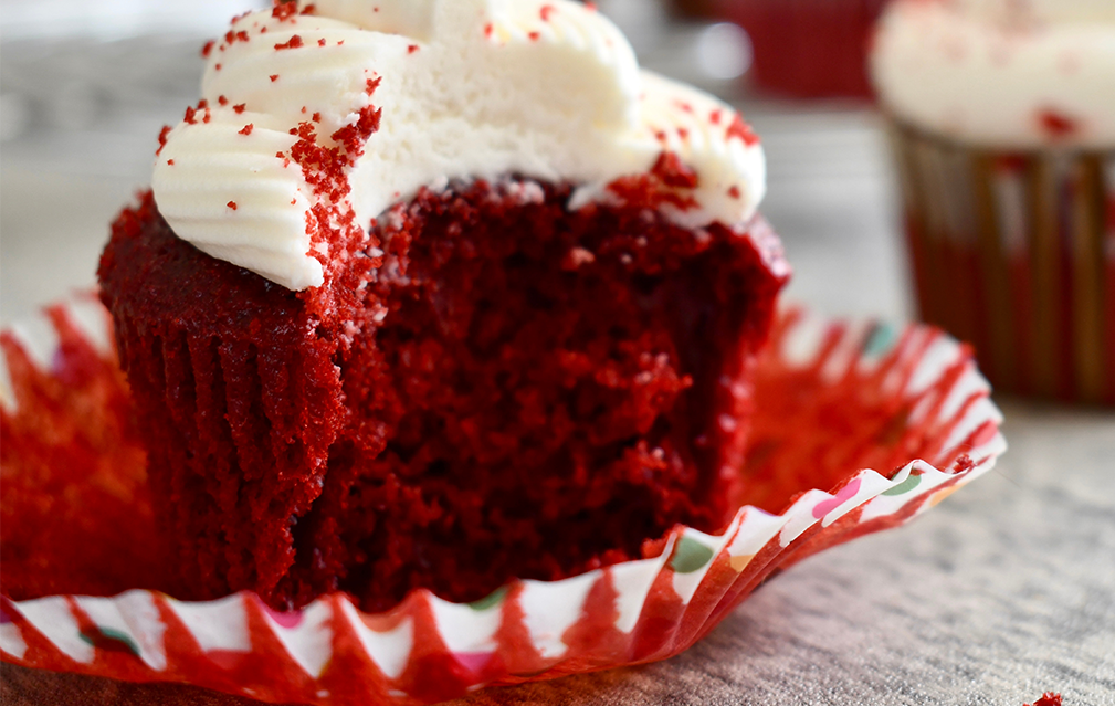 FoodRGB Natural food color application photography for bakery cake, red.