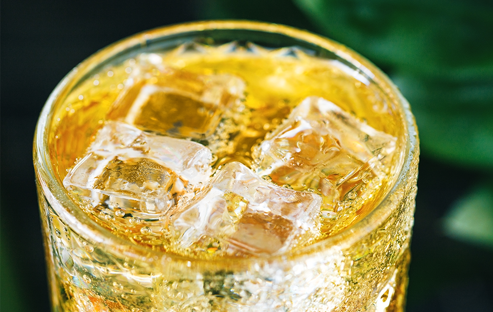 FoodRGB Natural food color application photography for beverages including cocktail drinks using yellow natural food color