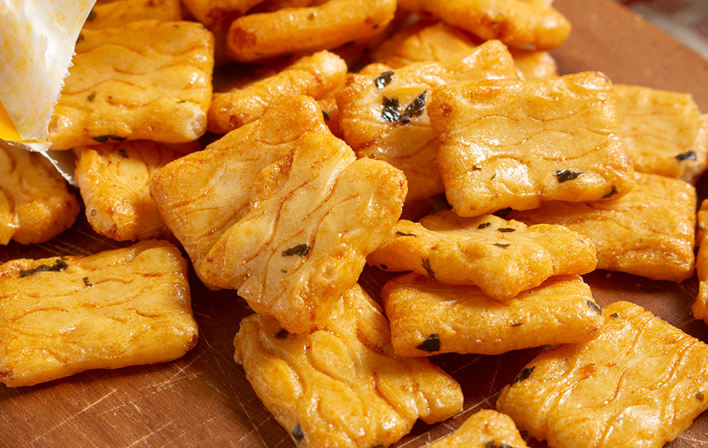 FoodRGB Natural food color application for snacks including crackers using orange natural food color